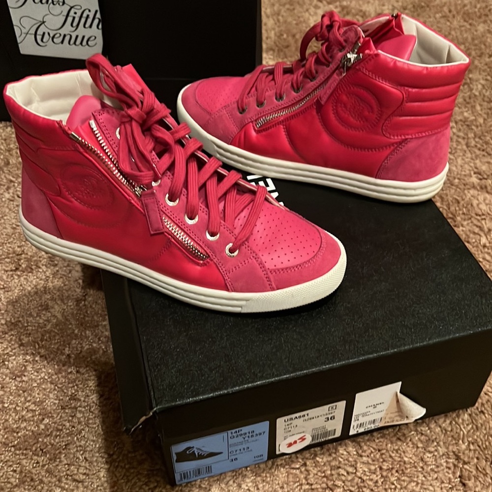 Gently worn - Picture 2 of 3